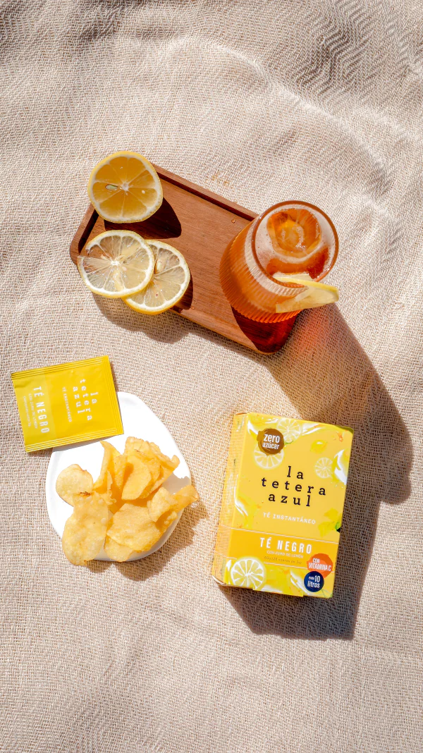 Té frío con limón y naranja